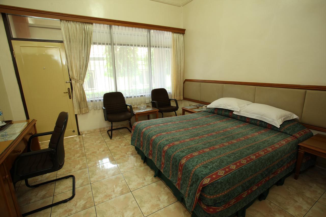 Langensari Hotel 井里汶 外观 照片