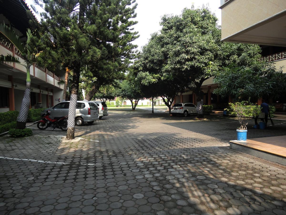 Langensari Hotel 井里汶 外观 照片