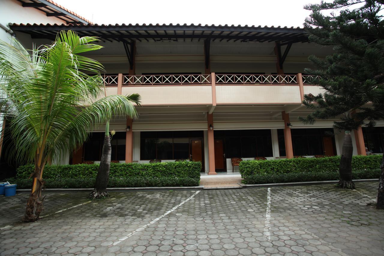 Langensari Hotel 井里汶 外观 照片