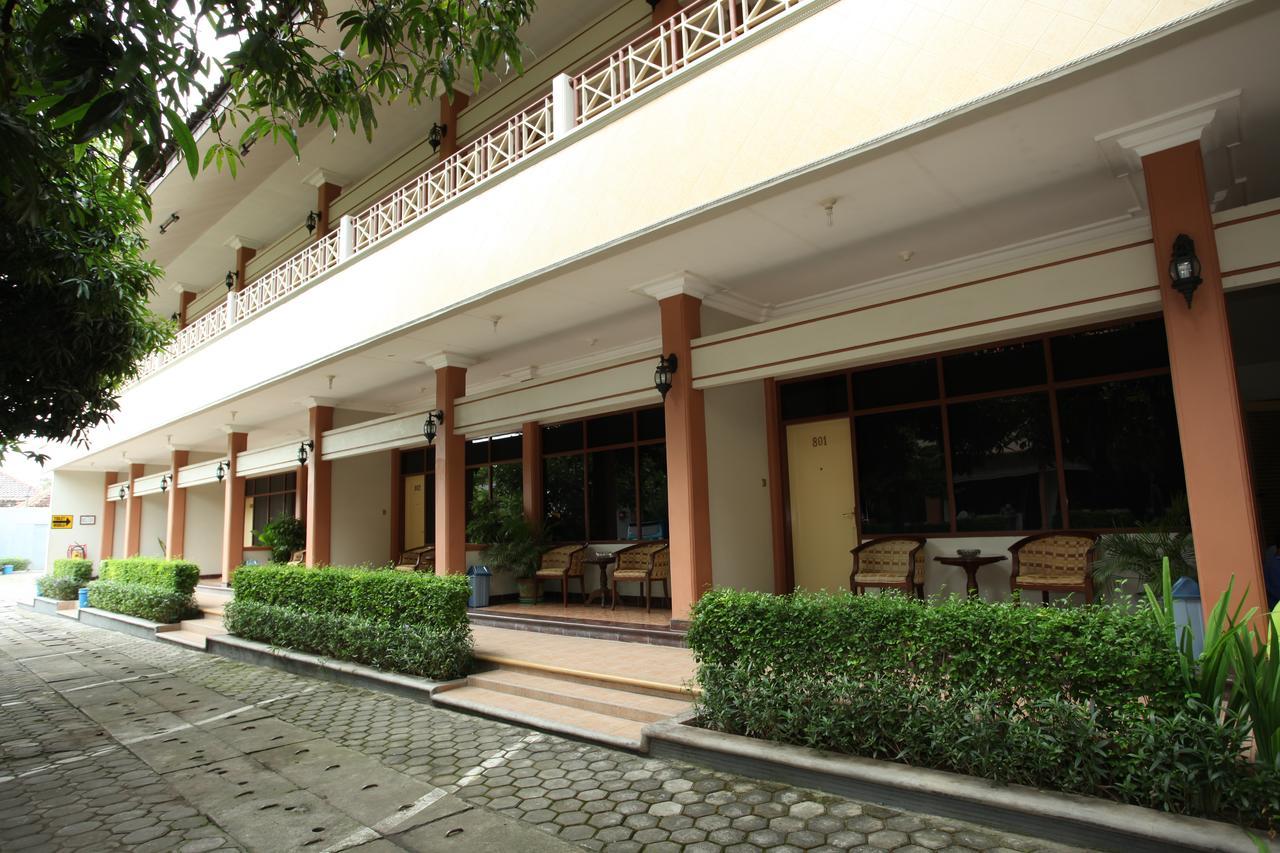 Langensari Hotel 井里汶 外观 照片