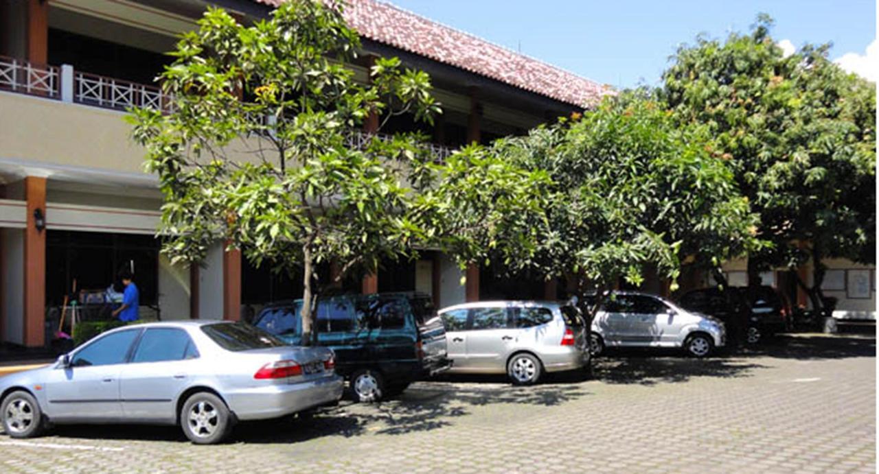 Langensari Hotel 井里汶 外观 照片