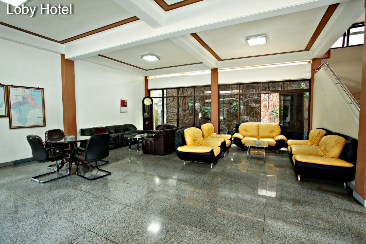 Langensari Hotel 井里汶 外观 照片