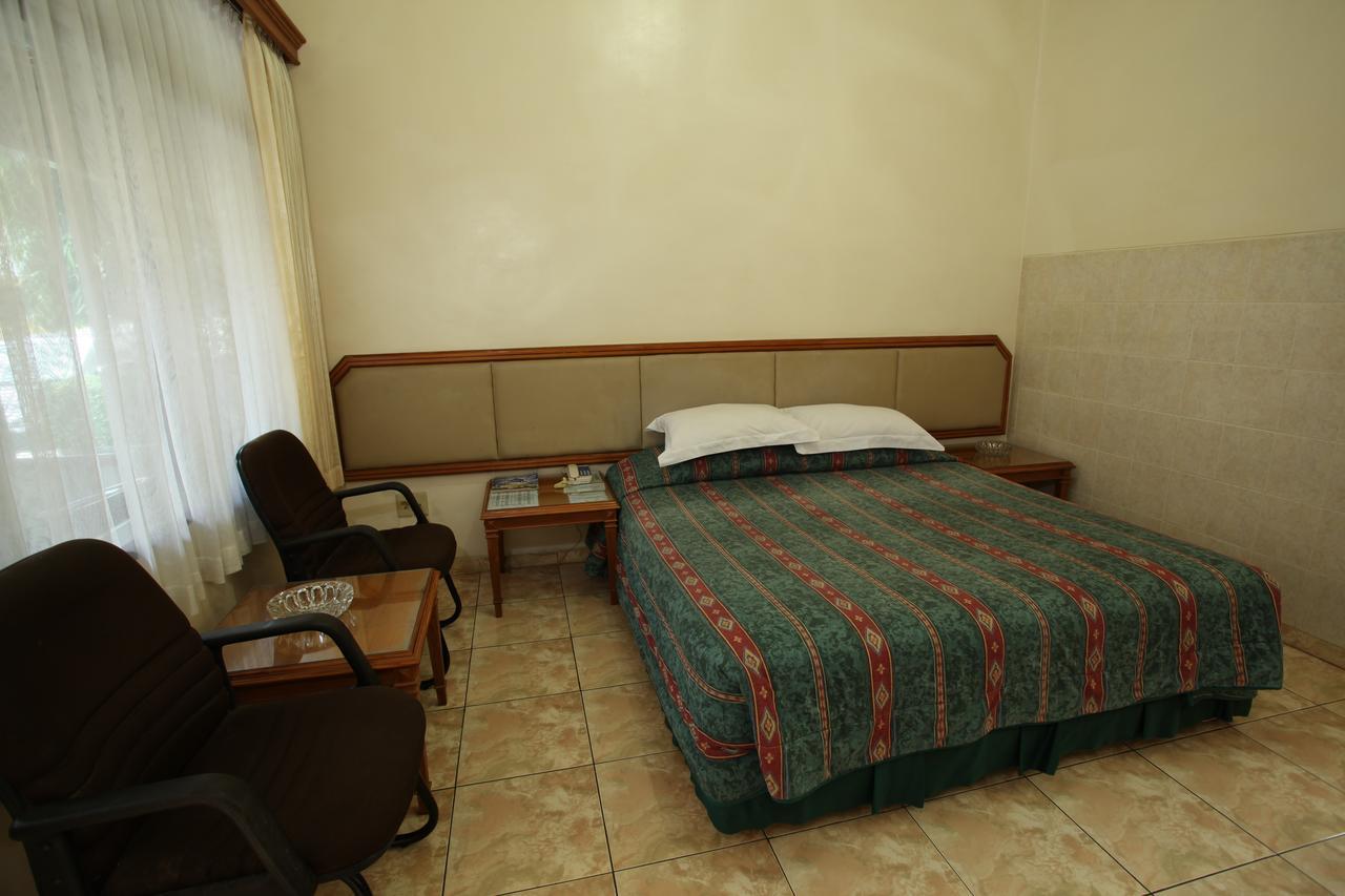 Langensari Hotel 井里汶 外观 照片