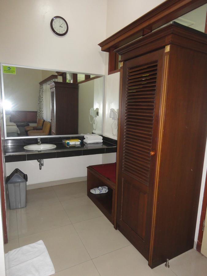 Langensari Hotel 井里汶 外观 照片